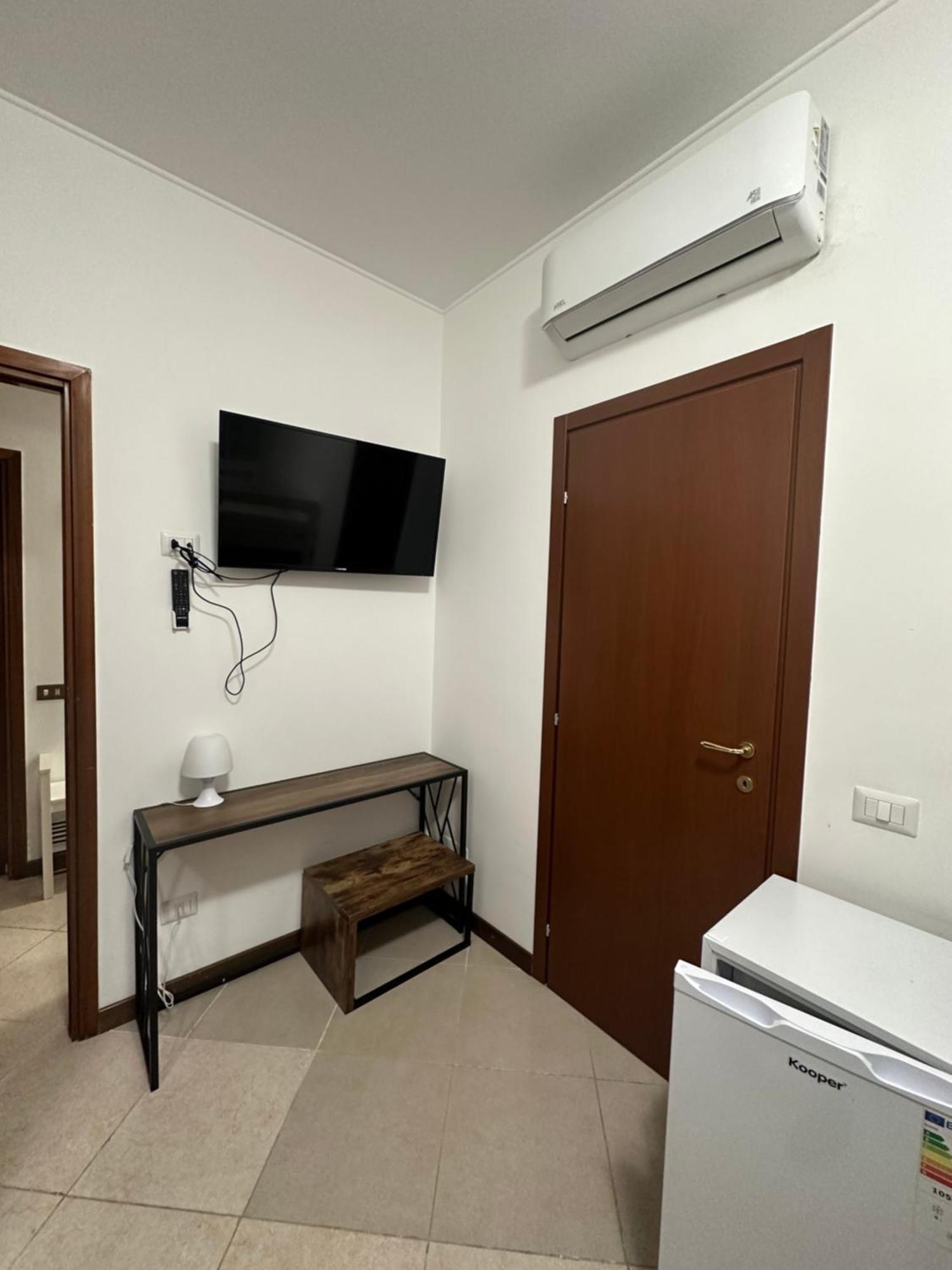 Gigli, Rooms Con Cucina In Comune E Terrazza Милано Екстериор снимка