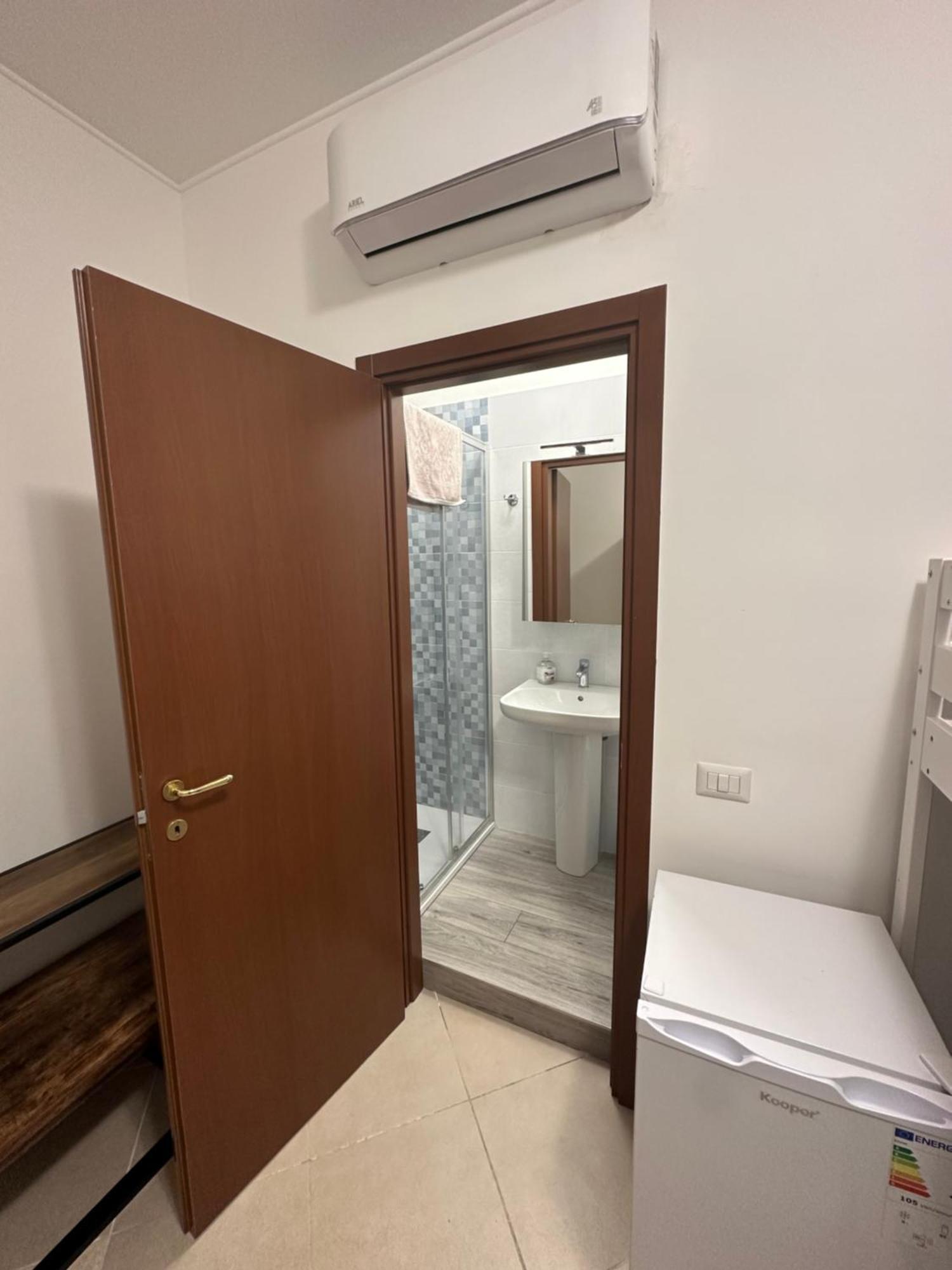 Gigli, Rooms Con Cucina In Comune E Terrazza Милано Екстериор снимка
