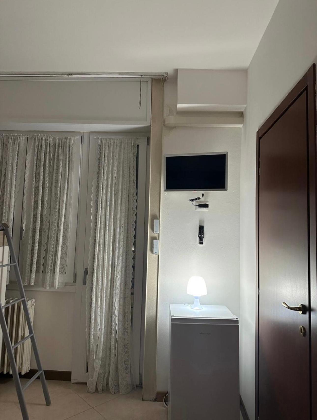 Gigli, Rooms Con Cucina In Comune E Terrazza Милано Екстериор снимка